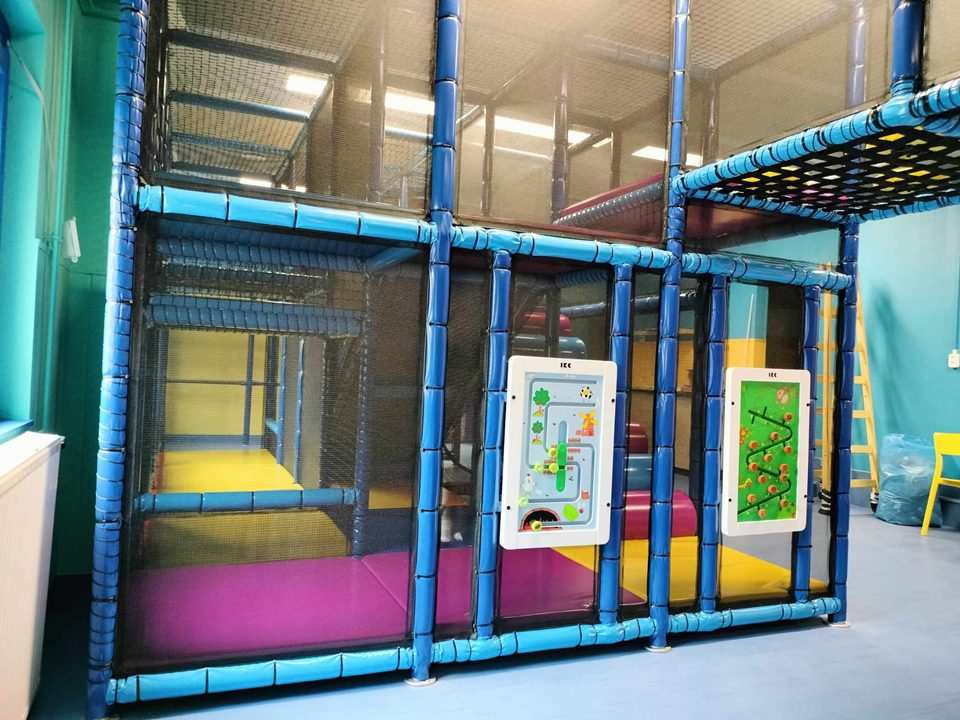 Játszóházi eszközök- Játéklabirintus