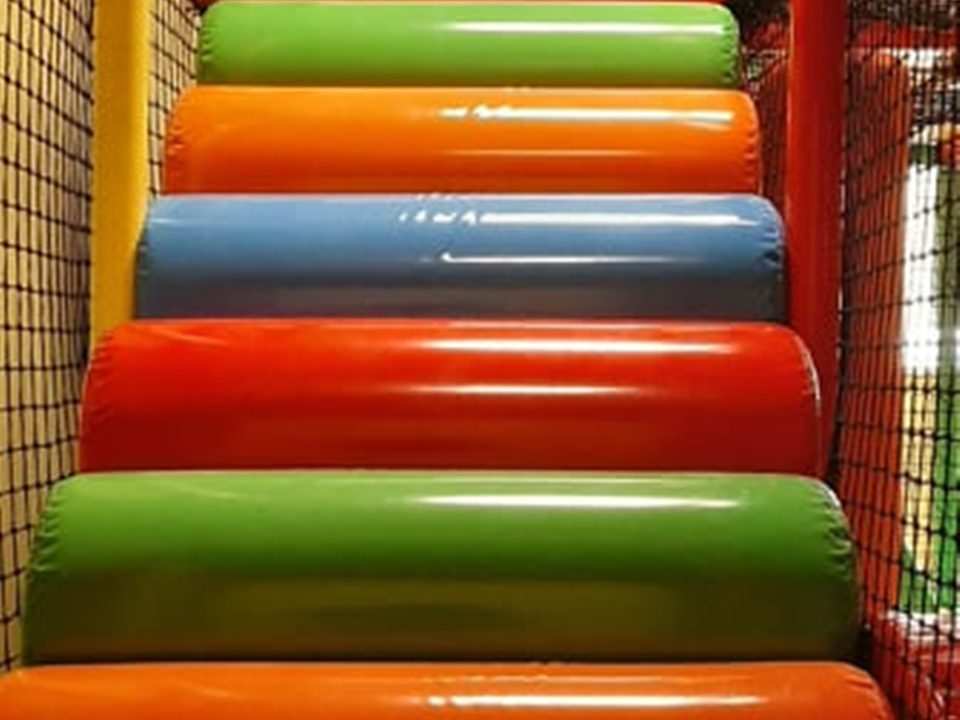 Játszóházi eszközök- Játéklabirintus