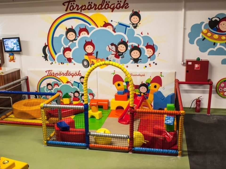 Játszóházi eszközök- Baba-mama sarok