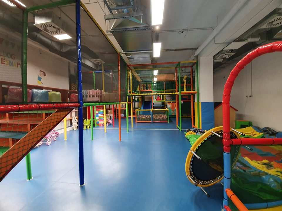 Játszóházi eszközök- Játéklabirintus