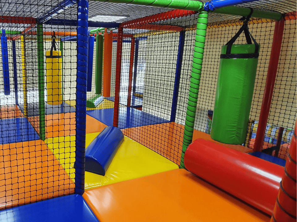 Játszóházi eszközök- Játéklabirintus