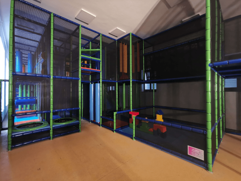 Játszóházi eszközök- Játéklabirintus