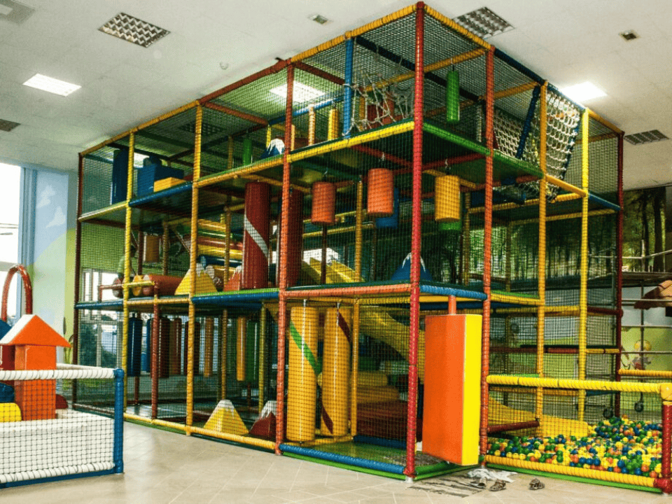 Játszóházi eszközök- Játéklabirintus