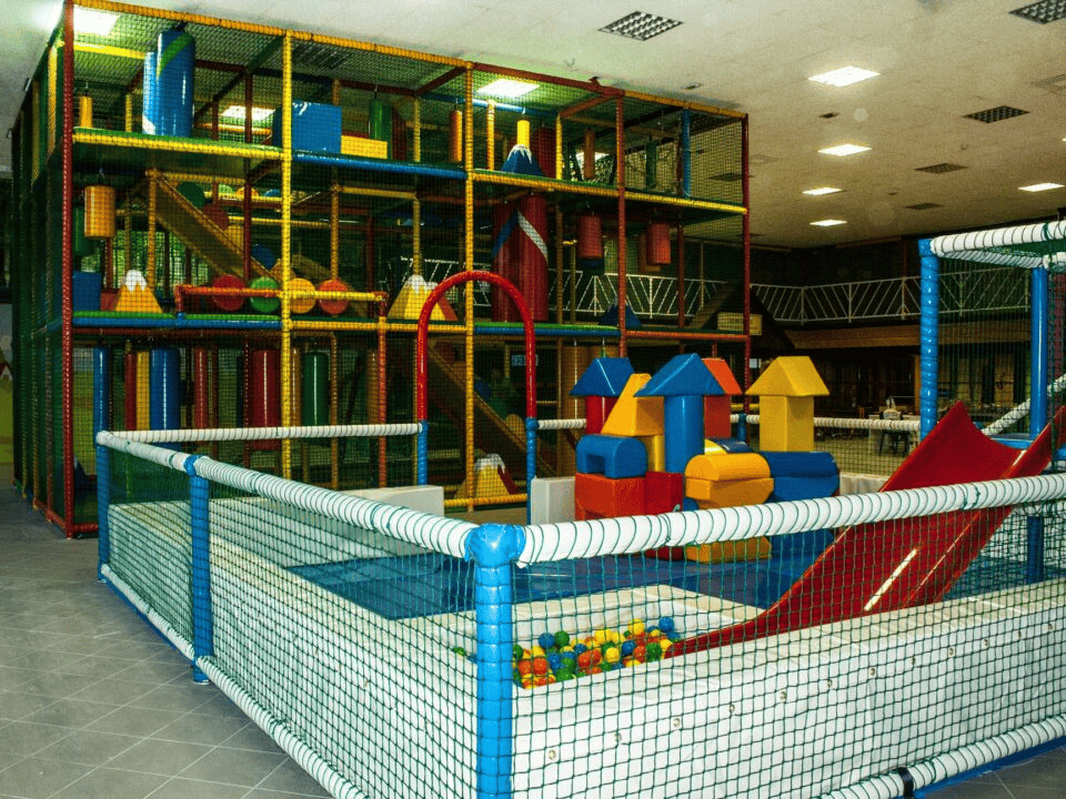 Játszóházi eszközök- Játéklabirintus