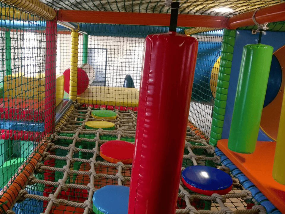 Játszóházi eszközök- Játéklabirintus