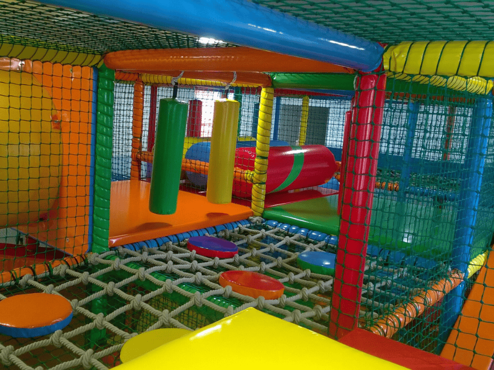 Játszóházi eszközök- Játéklabirintus