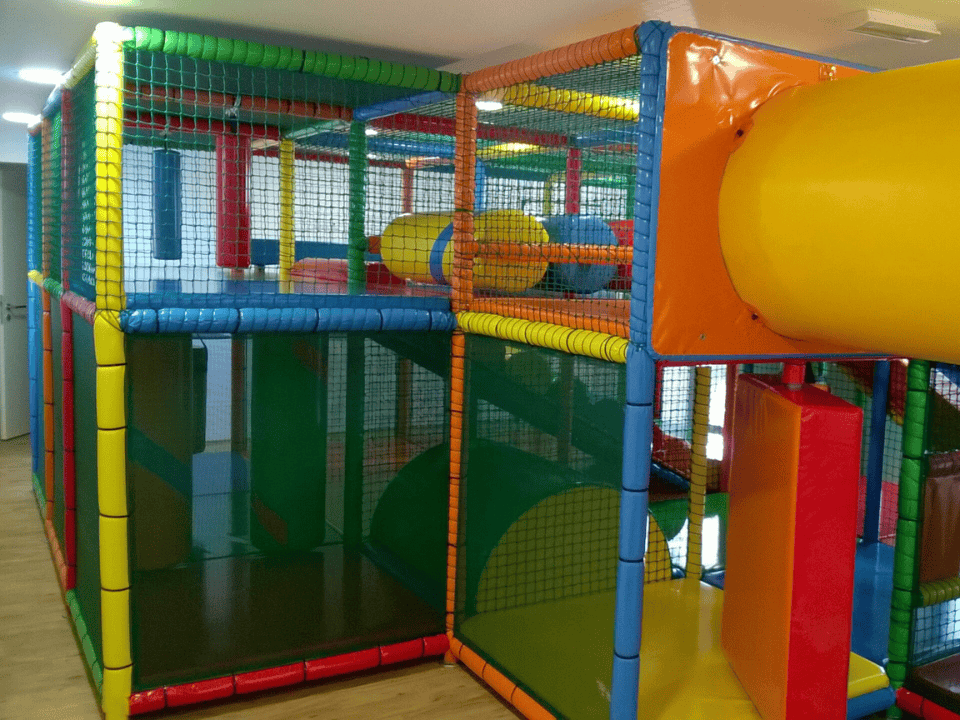 Játszóházi eszközök- Játéklabirintus