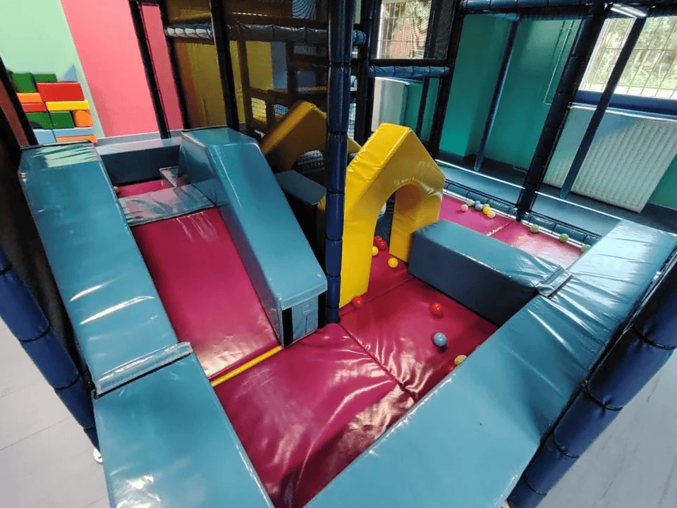 Játszóházi eszközök- Játéklabirintus